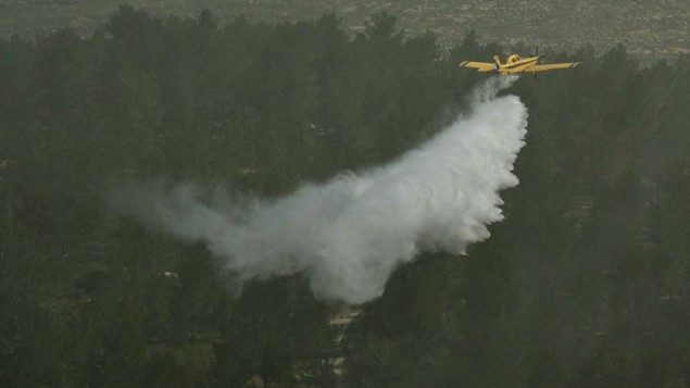 صورة توضيحية لطائرة اطفاء حرائق اسرائيلية، 29 مارس 2012 (Omer Miron  FLASH90)