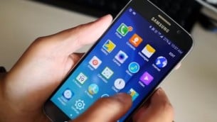 صورة توضيحية لهاتف أندرويد. (YouTube screenshot)