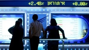 صورة توضيحية لبورصة تل ابيب (Moshe Shai/Flash90)