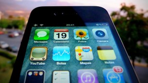 صورة توضيحية لجهاز آي فون (CC BY