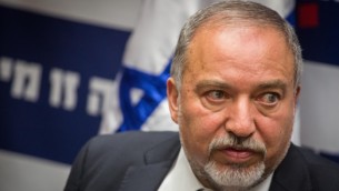 وزير الدفاع أفيغدور ليبرمان خلال كلمة له في جلسة لفصيل ’إسرائيل بيتنا’ في الكنيست، 6 يونيو، 2016. (Hadas Parush/Flash90)