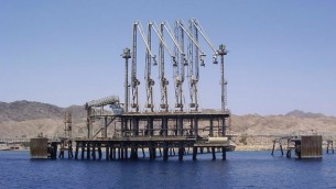 مرفأ نفطي تابع لشركة خط أنابيب إيلات-أشكلون في إيلات. (CC BY 2.5/Pikiwikisrael)