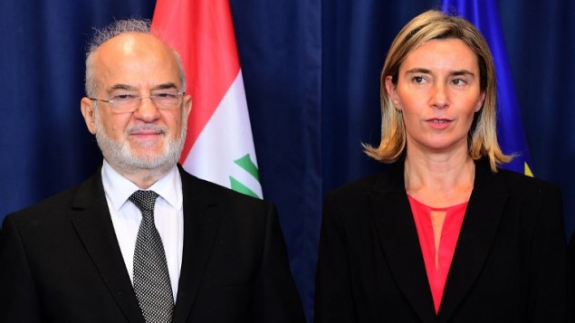 وزير الخارجية العراقي ابراهيم الجعفري خلال مؤتمر صحافي في بروكسل الى جانب وزيرة خارجية الاتحاد الاوروبي فيديريكا موغيريني، 18 اكتوبر 2016 (EMMANUEL DUNAND / AFP)