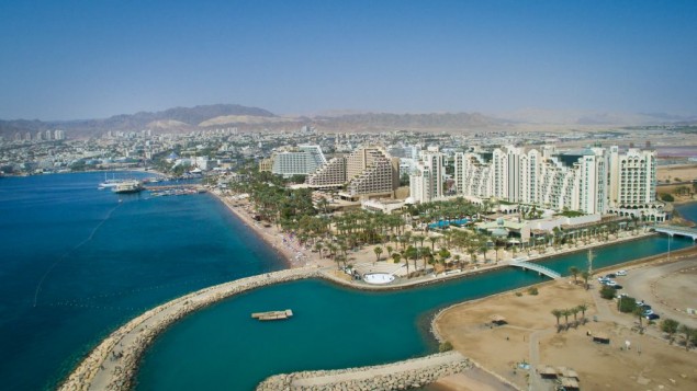 صورة من الجو لمدينة إيلات، 21 أكتوبر، 2015. (Moshe Shai/FLASH90) صورة من الجو لمدينة إيلات، 21 أكتوبر، 2015. (Moshe Shai/FLASH90)