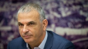 وزير المالية موشيه كحلون خلال مؤتمر صحفي في وزارة المالية في القدس، 30 نوفمبر، 2016. (Yonatan Sindel/Flash90)