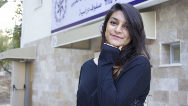 كاترينا أبو عقل (20 عاما)، من سكان بلدة كفر ياسيف، هي واحدة من بين عدة مئات من الشبان العرب الذين لبوا دعوة الإنضمام إلى الشرطة الإسرائيلية منذ سبتمبر، 2016.  (Dov Lieber / Times of Israel)