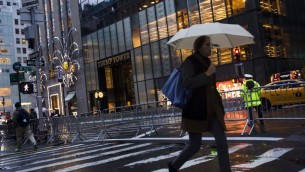 مدخل برج ترامب في نيويورك، 5 ديسمبر 2016 (DOMINICK REUTER / AFP)