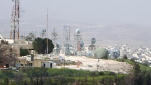 قاعدة ’أوفريت’ العسكرية القريبة من الجامعة العبرية في هار هتسوفيم في القدس. (John832/Wikimapia) قاعدة ’أوفريت’ العسكرية القريبة من الجامعة العبرية في هار هتسوفيم في القدس. (John832/Wikimapia)