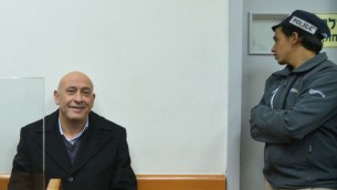 باسل غطاس من القائمة العربية المشتركة في محكمة الصلح في ريشون لتسيون خلال جلسة لتمديد اعتقاله، 23 ديسمبر 2016 (Avi Dishi/Flash90)