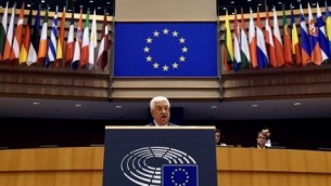 رئيس السلطة الفلسطينية محمود عباس يلقي كلمة أمام برلمان الإتحاد الأوروبي في بروكسل في 23 يونيو، 2016. (AFP PHOTO / JOHN THYS)