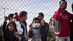 لاجئون افغان في اليونان، 6 فبراير 2017 (LOUISA GOULIAMAKI / AFP)