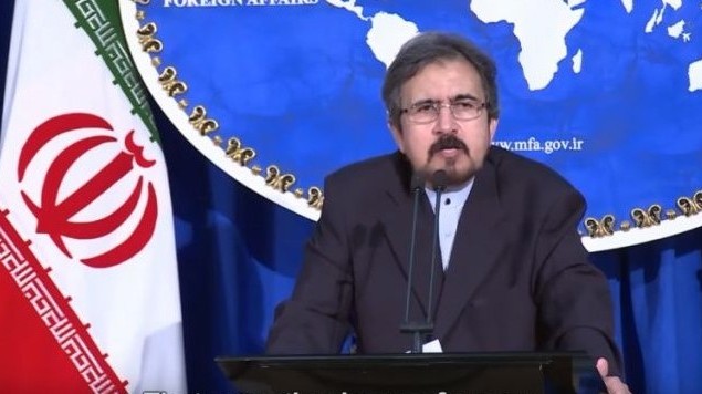 المتحدث باسم الخارجية الايرانية بهرام قاسمي خلال مؤتمر صحفي في طهران، 22 اغسطس 2016 (screen capture: YouTube)