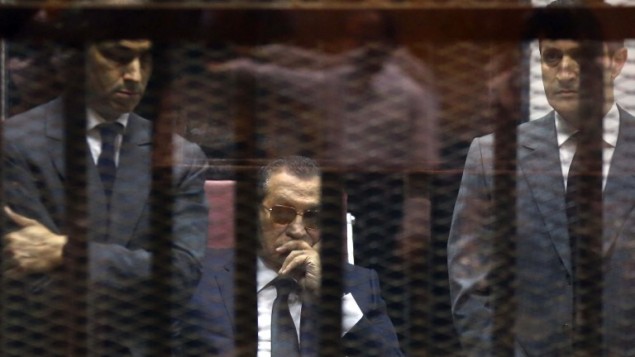 الرئيس المصري السابق حسني مبارك خلال محاكته في القاهرة، 9 مايو 2015 (MOSTAFA EL-SHEMY / AFP)