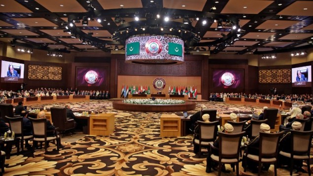 القادة العرب يشاركون في محادثات القمة العربية المنعقدة في السويمة على شاطىء البحر الميت غرب العاصمة الاردنية، 29 مارس، 2017.  (AFP PHOTO / Khalil Mzaraawi)
