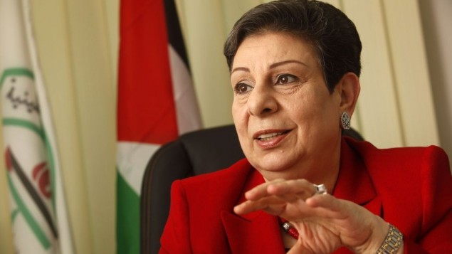 عضو اللجنة التنفيذية لمنظمة التحرير الفلسطينية حنان عشراوي في مكتبها برام الله، 31 يناير 2012 (Miriam Alster/Flash90)