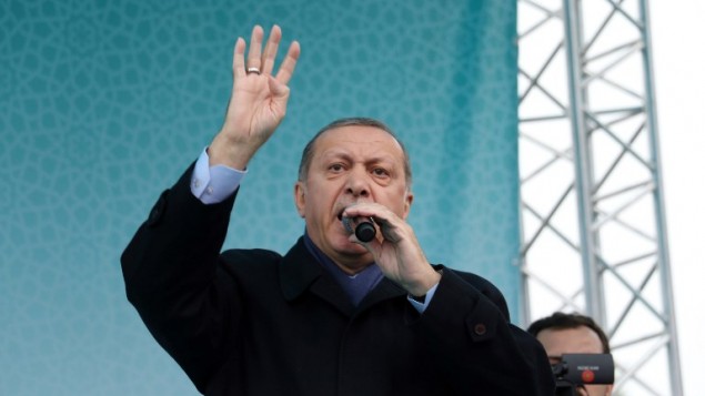 الرئيس التركي رجب طيب اردوغان خلال خطاب في ديار بكر، 1 ابريل 2017 (STR / AFP)