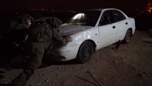 سيارة مسروقة تمت مصادرتها من قبل الجيش الإسرائيلي في إطار مداهمة في قرية سلودا في 13 أبريل، 2017، بلدة الشاب الفلسطيني الذي نفذ هجوم دهس أسفر عن مقتل جندي وإصابة آخر في الأسبوع الماضي. (وحدة المتحدث بإسم الجيش الإسرائيلي)