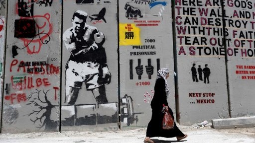 غرافيتي على الجدار الامني في مدينة بيت لحم بالضفة الغربية فى 15 مايو 2017.  AFP PHOTO / THOMAS COEX