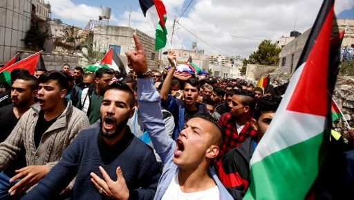 جنازة فاطمة طقاطقة (16 عاما) التي أطلقت النار عليها في أعقاب هجوم على مفرق غوش عتصيون في آذار / مارس  قرية بيت فجار بالضفة الغربية بالقرب من بيت لحم  21/05/2017  Musa AL SHAER / AFP