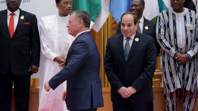 الرئيس المصري عبد الفتاح السيسي وملك الاردن عبد الله الثاني القمة الإسلامية العربية الأمريكية في مركز الملك عبد العزيز للمؤتمرات في الرياض، 21 مايو، 2017. (AFP PHOTO / MANDEL NGAN)