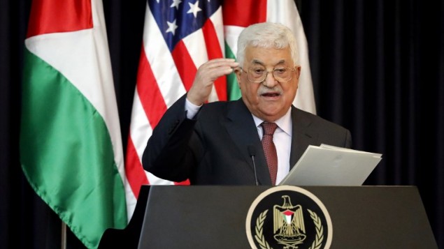 رئيس السلطة الفلسطينية محمود عباس خلال مؤتمر صحفي في القصر الرئاسي في مدينة بيت لحم في الضفة الغربية، 23 مايو، 2017 (AFP/THOMAS COEX)