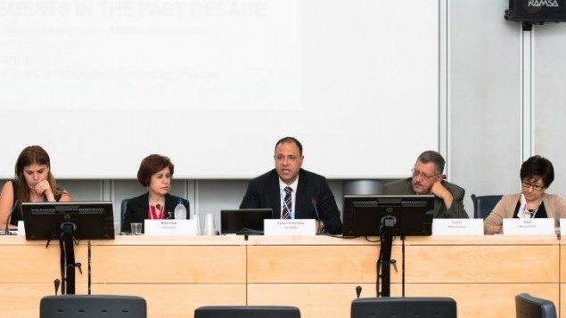 مؤتمر للجنة الأمم المتحدة الاقتصادية والاجتماعية لغرب آسيا، مع مديرتها السابقة ريما خلف، الثانية من اليسار (CC BY 2.0, Flickr/ITU/C. Montesano Casillas)