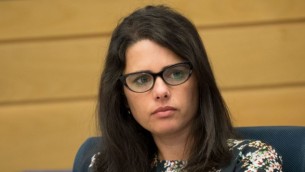 وزير العدل أييليت شاكيد تشارك في جلسة للجنة الكنيست في البرلمان الإسرائيلي في القدس، 6 يونيو، 2017. (Yonatan Sindel/Flash90)