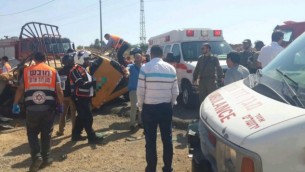موقع حادث طرق مروع على الطريق رقم 60 بالقرب من مستوطنة عوفرة في الضفة الغربية، 27 يونيو، 2017. (Courtesy MDA)