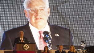السفير الامريكي الى اسرائيل دافيد فريدمان خلال احتفال بيوم الاستقلال الامريكي في منزل السفير في هرتسليا، 3 يوليو 2017 (AFP / Heidi Levine)