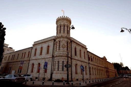 منظر عام لساحة سيرغي في القدس، التي أصبحت رمزا لوجود الإمبراطورية الروسية في الأراضي المقدسة، بعد إعادة افتتاحها في 18 يوليو، 2017، بعد أعمال ترميم استمرت لستة أعوام. (AFP PHOTO / GALI TIBBON)