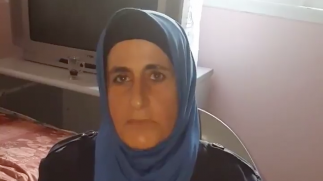 والدة المعتدي الذي طعن ثلاثة اسرائيليين في مستوطنة حلميش في الاسبوع الماضي (Screen capture: YouTube) والدة المعتدي الذي طعن ثلاثة اسرائيليين في مستوطنة حلميش في الاسبوع الماضي (Screen capture: YouTube)