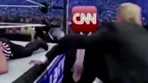 في تغريدة للرئيس الأمريكي في 2 يوليو، 2017، دونالد ترامب يظهر وهو يقوم بمهاجمة شبكة CNN الإخبارية. (لقطة شاشة: Twitter)