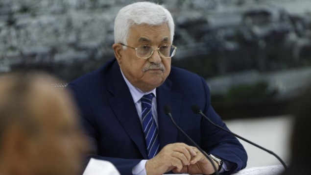 رئيس السلطة الفلسطينية محمود عباس خلال اجتماع للقيادة الفلسطينية في مدينة رام الله بالضفة الغربية، في 25 يوليو / تموز 2017. (AFP/ABBAS MOMANI) رئيس السلطة الفلسطينية محمود عباس خلال اجتماع للقيادة الفلسطينية في مدينة رام الله بالضفة الغربية، في 25 يوليو / تموز 2017. (AFP/ABBAS MOMANI)