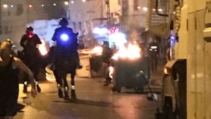الشرطة تواجه متظاهرين في يافا، 3 اغسطس 2017 (Israel Police)