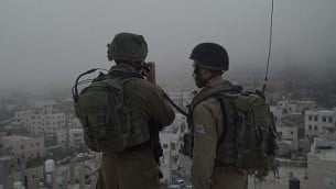 جنود اسرائيليون خلال مداهمات في الضفة الغربية، 27 سبتمبر 2017 (Israel Defense Forces)