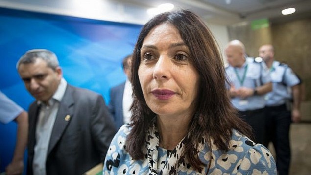 وزيرة الثقافة والرياضة ميري ريغيف تصل إلى الاجتماع الأسبوعي لمجلس الوزراء في مكتب رئيس الوزراء في القدس، 18 يونيو 2017. (Yonatan Sindel/Flash90)