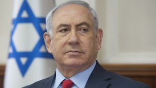 رئيس الوزراء بنيامين نتنياهو خلال الجلسة الاسبوعية للحكومة في مكتب رئيس الوزراء في القدس، 1 اكتوبر 2017 (AFP/POOL/Sebastian Scheiner)