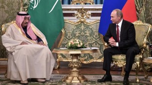 الرئيس الروسي فلاديمير بوتين يستضيف العاهل السعودي سلمان بن عبد العزيز في الكرملين، 5 اكتوبر 2017 (ALEXEY NIKOLSKY / SPUTNIK / AFP)