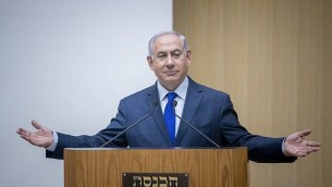 رئيس الوزراء بينيامين نتنياهو يتحدث في الكنيست في القدس، 24 أكتوبر، 2017. (Yonatan Sindel/Flash90)