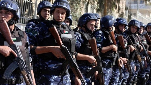صورة للتوضيح: الشرطة الفلسطينية في الضفة الغربية (Issam Rimawi/Flash90)