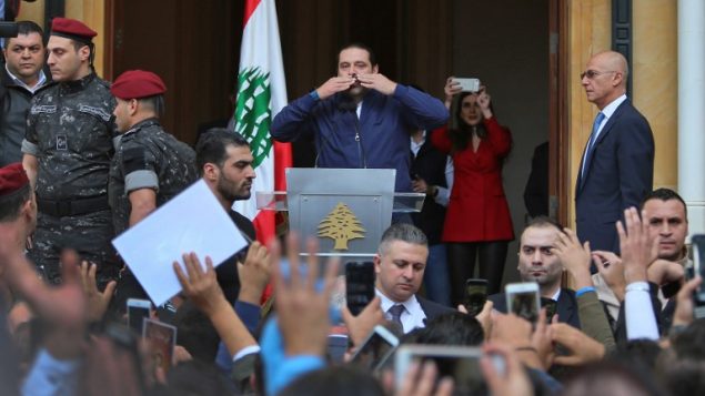 رئيس الوزراء اللبناني سعد الحريري عند وصوله منزله في بيروت، 22 نوفمبر 2017 (STR / AFP)