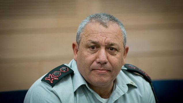 رئيس هيئة أركان الجيش الإسرائيلي غادي آيزنكوت يشارك في جلسة للجنة الدفاع في الكنيست في القدس، 26 يوليو، 2016. (Yonatan Sindel/Flash90)