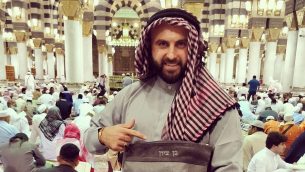 بن تسيون في المسجد النبوي في المدينة المنورة في السعودية. (courtesy)