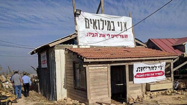 مبنى ينتظر هدمه في بؤرة نتيف هأفوت الاستيطانية غير القانونية في الضفة الغربية، 29 نوفمبر، 2017. (Times of Israel) مبنى ينتظر هدمه في بؤرة نتيف هأفوت الاستيطانية غير القانونية في الضفة الغربية، 29 نوفمبر، 2017. (Times of Israel)