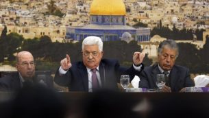 رئيس السلطة الفلسطينية محمود عباس يتخدث خلال جلسة في رام الله، 14 يناير 2018 (AFP PHOTO / ABBAS MOMANI)