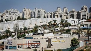 منظر عام لمدينة أشدود في جنوب إسرائيل في 28 سبتمبر 2017. (Serge Attal/Flash90)