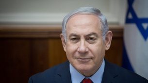 رئيس الوزراء بنيامين نتنياهو يقود اجتماع الحكومة الأسبوعي في مكتب رئيس الوزراء في القدس، في 31 ديسمبر 2017. (Hadas Parush/Flash90)