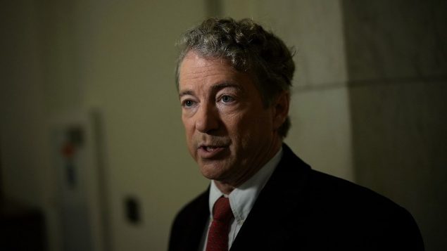 السناتور الامريكي راند بول خلال مقابلة تلفزيونية في واشنطن، 8 فبراير 2018 (ALEX WONG / GETTY IMAGES NORTH AMERICA / AFP)