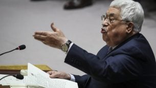 رئيس السلطة الفلسطينية محمود عباس يتحدث في مداخلة في مجلس الأمن التابع للأمم المتحدة في جلسة تتعلق بشؤون الشرق الأوسط، في مقر الأمم المتحدة في نيويورك، 20 فبراير، 2018. (Drew Angerer/Getty Images/AFP)