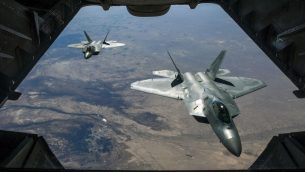 طائرتي اف-22 امريكية تحلق في اجواء سوريا، 2 فبراير 2018 (Air National Guard/ Staff Sgt. Colton Elliott via Department of Defense)